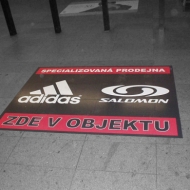 Podlahová grafika stanice metra